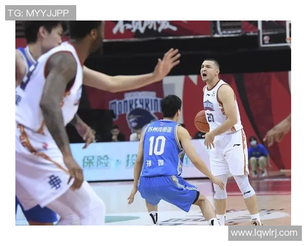 南京篮球队的节奏揭秘:从训练到比赛的全景探索与分析 南京篮球队的节奏揭秘:从训练到比赛的全景探索与分析