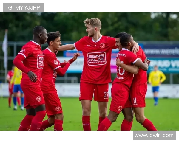 前进鹰与埃因FC的激烈对决展现足球魅力与团队精神 前进鹰与埃因FC的激烈对决展现足球魅力与团队精神