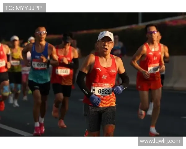 广州街舞队在城市马拉松中的拼搏故事与奋斗精神展现